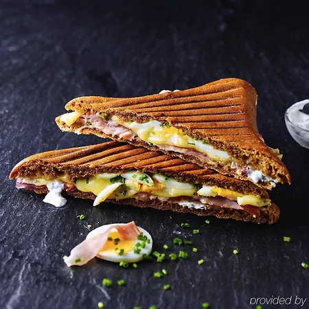 מלון Ibis Messe 2*