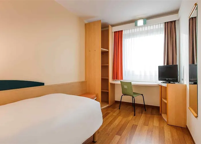 Ibis Messe Hotel 2*