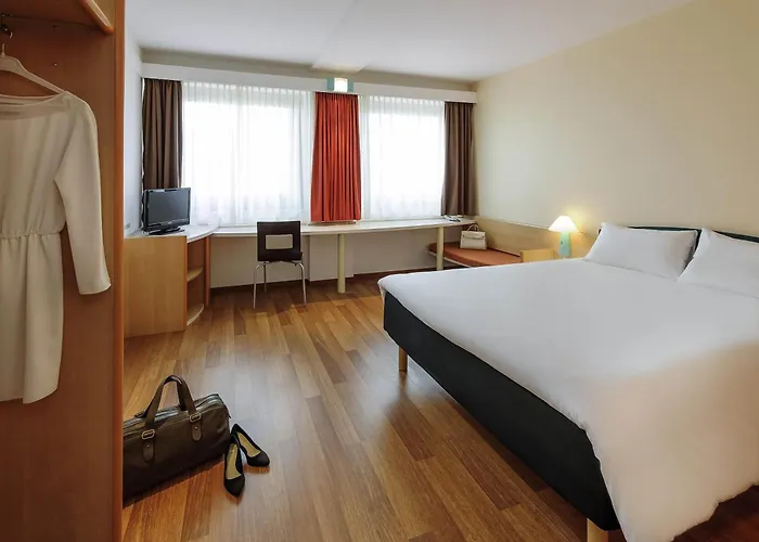 Ibis Messe Hotell 2*